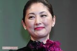 54歳・常盤貴子の“インナーなし”大胆スーツ姿にため息…エイジレスな美貌と能登…