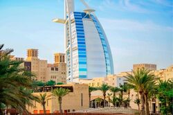 ドバイで「花火みたい!」と発信するインフルエンサーの裏側…本音を言えないワケは『政府監視』と『高額罰金』、SNS規制の厳しい現実