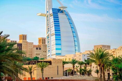 ドバイで「花火みたい!」と発信するインフルエンサーの裏側…本音を言えないワケは『政府監視』と『高額罰金』、SNS規制の厳しい現実