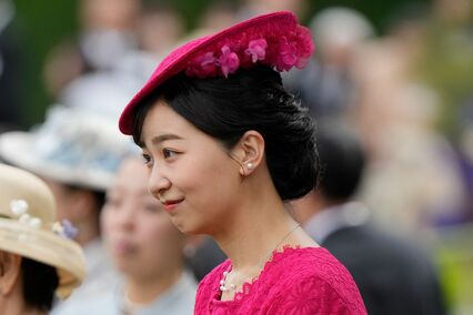 佳子さま、思い出の「いちごワンピ」を“大人リメイク”…園遊会でみせた“進化する”サステナブル・ファッション