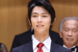羽生結弦、前髪を上げた最新姿に「誰?」「かまいたち濱家?」困惑の声…離婚を経て…