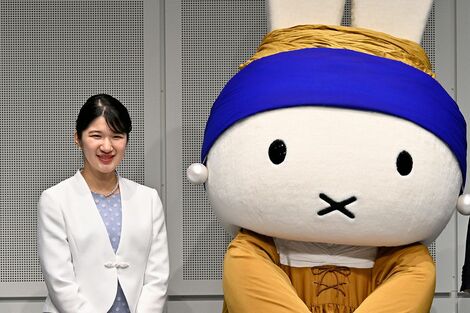 愛子さま、大阪・中之島美術館でのフェルメール展に登場!ミッフィーの無言の歓迎にタジタジで思い出される「幼少期にミッキーの後ろへ隠れた日」