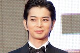 松本潤、ワイルドな“ヒゲ姿”の最新近影が「めっちゃ渋いイケオジ」嵐終了から4…
