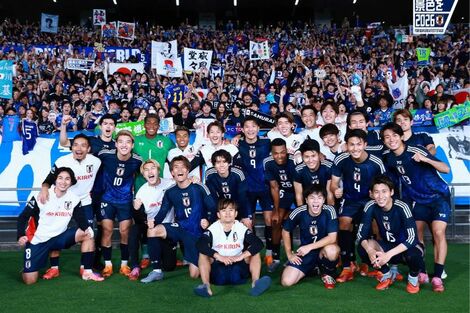 《サッカーW杯》サポーターのゴミ拾いに『見せかけ』の声も…なぜ日本人はスタンドを掃除するのか? 背景にある“学校教育”のリアル