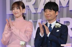 新垣結衣・星野源、『逃げ恥』共演から10年で第一子誕生!激似と話題の“直筆サイン”と、過去発言から紐解く“家族のカタチ”