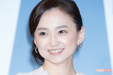 永作博美、TBSドラマ『時すでにおスシ!?』14年ぶり連ドラ主演で《奇跡の55歳》がみせた共感を呼ぶ“普通っぽさ”の魅力