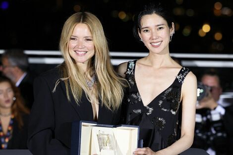 映画『急に具合が悪くなる』で日本人初の「カンヌ最優秀女優賞」受賞、岡本多緒が母校講演会で語った〈身長コンプレックス〉の話