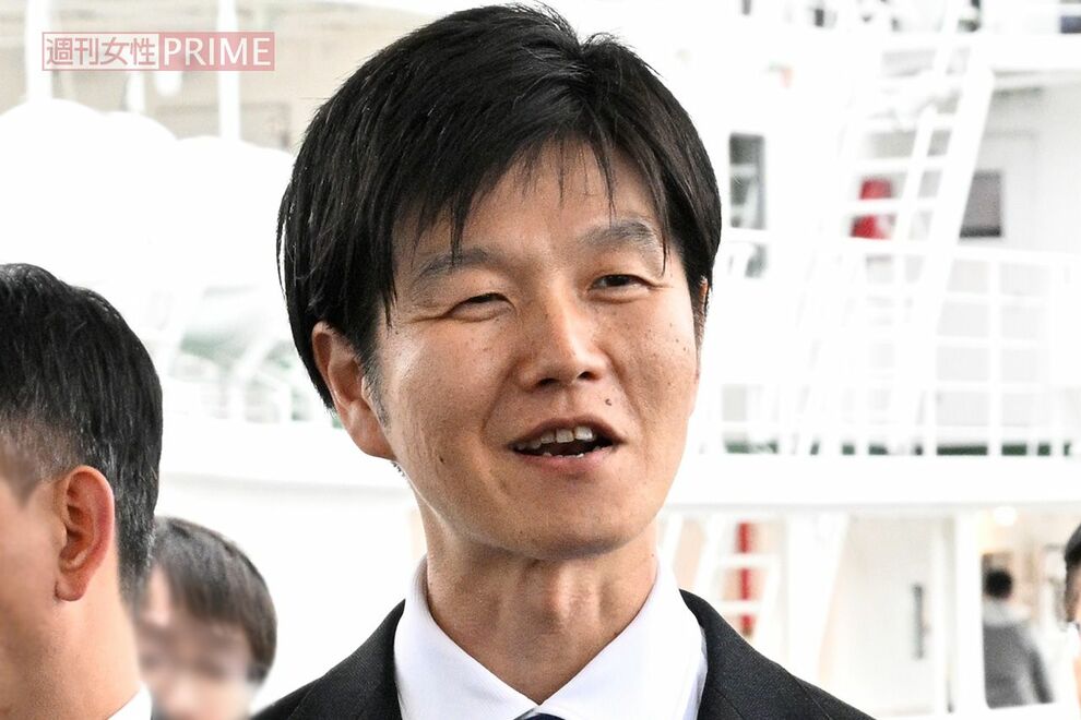 《内閣広報室の72億円要求に批判殺到》 鈴木農水相の“かぶりもの動画”に〈血税で芸人の真似事するな〉の…