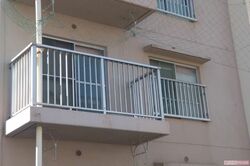 《福岡県大川市・乳幼児殺害遺棄事件、その2》梅崎美明容疑者「母親が毎日送迎」目撃された“いびつな”親子関係と、父親の正体