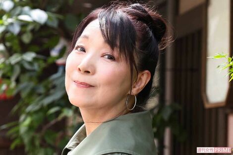 尾崎亜美が語るデビュー50年『オリビアを聴きながら』誕生秘話と「ユーミン・聖子・岡田有希子」との忘れられない思い出