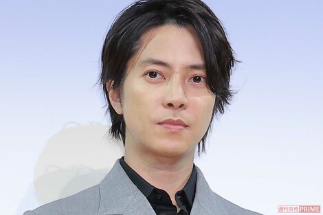 【『俺たちの箱根駅伝』出演】山下智久の“運転ショット”が「ずれ過ぎ」「筋肉アピール?」ファン困惑、過去には“サングラス水泳”も《2026年10月Choice》