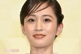 元AKB48・前田敦子、最後の写真集『Beste』の1枚に相次ぐ「ノーブラ」の指摘、大…