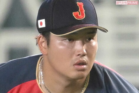 村上宗隆、水着姿の“ピザパーティー”公開で「ぽっちゃり体型かと思ったら…」ムキムキ肉体美にファン騒然