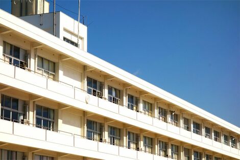 神戸の小学校教諭2人が停職処分…校内の“あり得ない場所”での情事にネット呆れ声が殺到