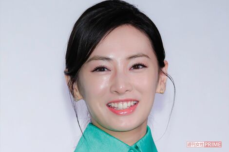 北川景子、艶やかタイトドレスで登場も「ジュエリーに目がいかない」二児の母とは思えぬ圧巻“プロポーション”
