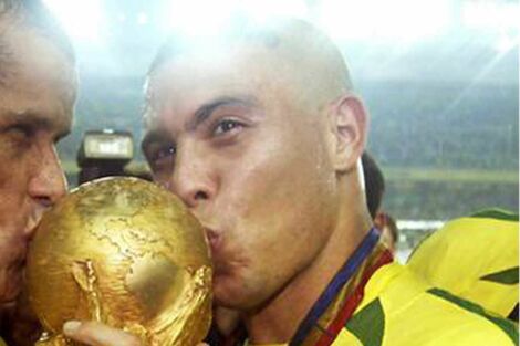 《W杯》元ブラジル代表ロナウド、一世風靡した“大五郎ヘア”からの変貌ぶりに「おっさん誰だ?」ファン横転