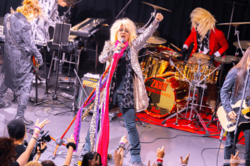 ロックバンド『ZIGGY』ボーカル・森重樹一「24年間酔っ払い続けた」アルコール依存にうつ病を告白…大復活までの“軌跡”