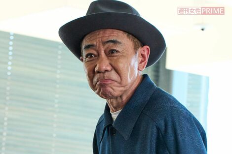 木梨憲武、ドラマ『春になったら』番宣で出演の『華大さんと千鳥くん』でセット破壊、後輩芸人を蹴飛ばす大暴走に「古い芸人の悪いとこ全部出てる」「パワハラの…