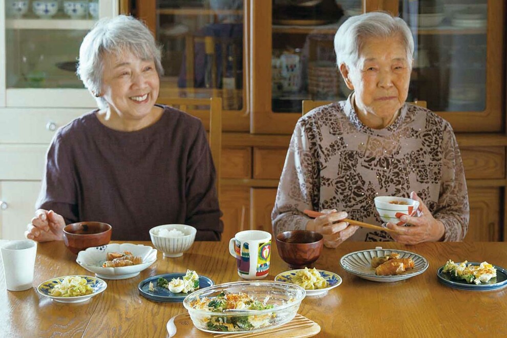 74歳YouTuber・もののはずみさん、99歳の義母に「特別食は用意しない」家族の健康を支える簡単“タンパクレ…