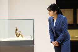 青森訪問の愛子さまが足を止めて見入られた“餃子形土偶”に「照れているように見える」と共感の声…天皇陛下からの伝言も
