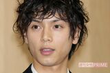 俳優・水嶋ヒロ、若手経営者との2ショット近影に「変わりすぎて別人」ファンから…