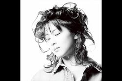 《ZARD坂井泉水さん19回目の命日》5年前に公開した、デビュー30周年お蔵入りカットと撮影秘話