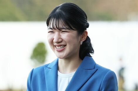 《沿道に2日間で2万5000人》愛子さま初の青森訪問で巻き起こった“熱狂フィーバー”…車椅子の高齢者も立ち上がった「笑顔の奇跡」