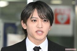 timelesz・猪俣周杜が黒スーツで釈放「ファンに一言」「交際関係」の質問は全面スルーで〈逃げないで!〉止まない批判