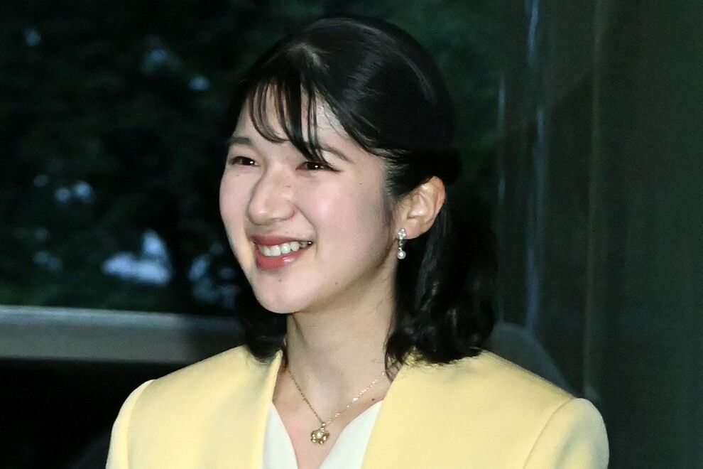 愛子さま、雅子さまの「30年前の黄色セットアップ」に〈親子2代でお似合いになる〉の声、ご成婚時のドレス…
