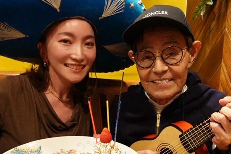 加藤茶・綾菜夫妻「感動も喜びも共有する」大切さを再認識、恒例の誕生日祝いで感じた“加トちゃんの愛”