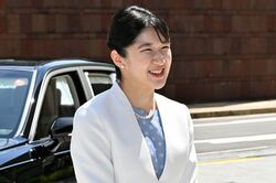 愛子さまフィーバーで〈推し活うちわは不敬か〉議論沸騰…「皇室のアイドル化批判」に専門家が反論する意外な歴史