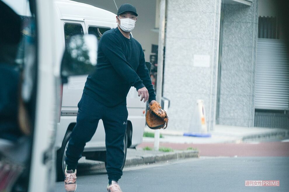 巨人・阿部慎之助、開幕延期で息子とキャッチボールの良きパパ姿