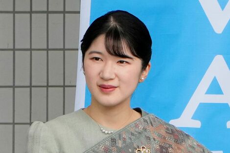 愛子さま、若草色のラオス伝統衣装姿に「かわいい」の大歓声…留学生や70代ファンが明かす国境を越えた“愛子さま効果”