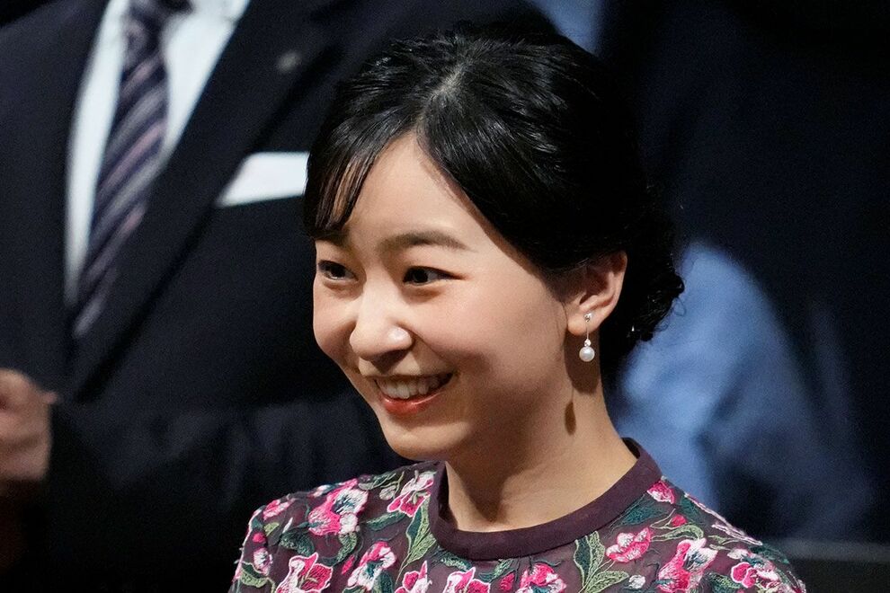 佳子さま、思い出の「カトレアワンピ」でダンス鑑賞…反響で再販の見通しと、ブランド側も感激した“サステ…