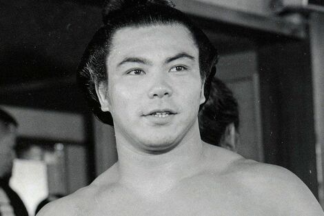 《ファミリーマート×千代の富士》しめ縄ソックスに土俵入りタオルの“異色コラボ”で即完売、広報が明かした「コンビニウェアの未来」
