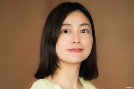 本屋大賞受賞作家・一色さゆり「期待しない、受け流す…」最新作『モナリザの裏側』に込めた、人間関係に悩む人に贈る“四原則”
