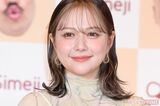 村重杏奈、デニムジッパー全開の「大胆V字ハイレグスーツ」も「トイレの時どうす…