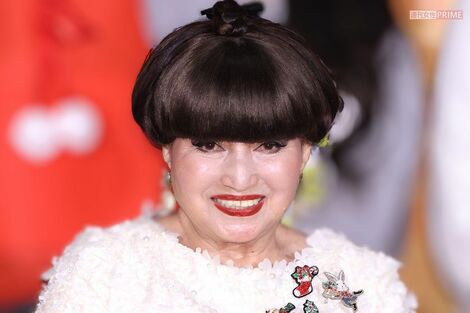 黒柳徹子が公開した“93歳の地毛姿”に驚愕「ウィッグがなくても十分素敵」舞台裏で見せた意外すぎる素顔
