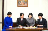 紀子さまと佳子さまは「白」秋篠宮さまと悠仁さまは「ネクタイ」…《2日違いのリ…