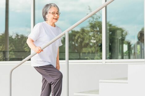 更年期女性は要注意!『1分階段上り』『朝バナナ』『寝過ぎない』突然死を遠ざける「命を守る」3つの習慣