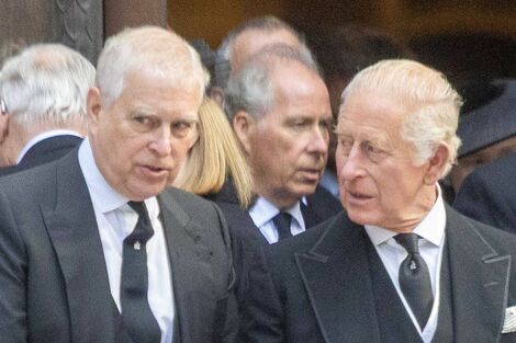 《イギリス》若いころは「国の英雄」…ついに逮捕されたアンドリュー“元”王子が英国民の怒りを買った理由