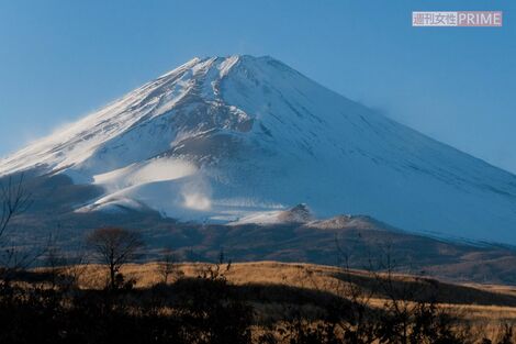 富士山山頂の自動販売機で「コーラ1本600円」は高い?安い? 山小屋経営者が解説する「1本あたりの粗利」と設置工程の実情