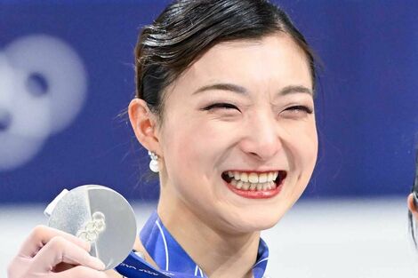 フィギュアスケート・坂本花織「思い残すことはない」有終Vで“現役引退”も《カオリセルフィーも最後》世界が“かおちゃんロス”