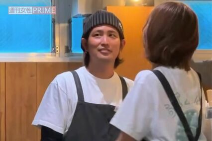 WEST.桐山照史のドッグカフェ「F BULL'S Cafe」がオープン、元ジャニーズJr.渡部怜も働く接客スタイルに「安売り」賛否両論
