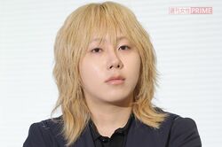 岸谷五朗の長男・岸谷蘭丸がYouTubeで喫煙者による多額の税金支出を訴えるも、タバコ害で生じる社会的損失額の方が上回る実情