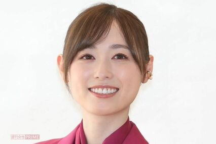 久保建英と結婚発表の福原遥、3万9600円ドレスとブルガリ着用で見せた“しごでき”素顔
