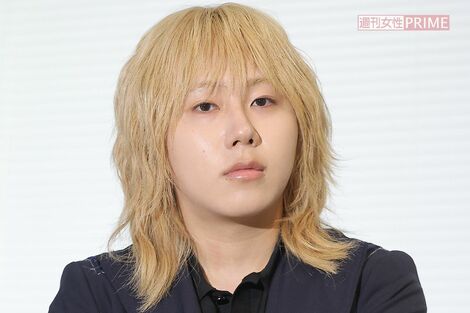 岸谷五朗の長男・岸谷蘭丸がYouTubeで喫煙者による多額の税金支出を訴えるも、タバコ害で生じる社会的損失額の方が上回る実情