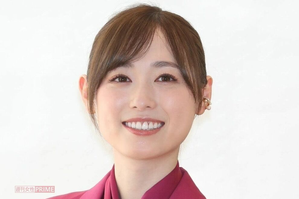 久保建英と結婚発表の福原遥、3万9600円ドレスとブルガリ着用で見せた“しごでき”素顔