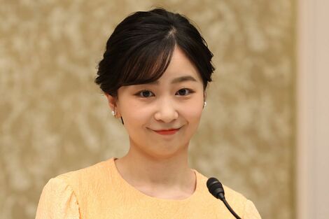 佳子さま、御殿場の高校馬術大会に“大人モノトーンスタイル”で登場…耳元を彩る「3300円の藍染イヤリング」は即品薄に