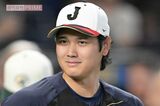 浅草寺に大谷翔平の『お~いお茶』自販機がずらり…!1400年の歴史で「初めての試…